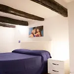 Tom *
